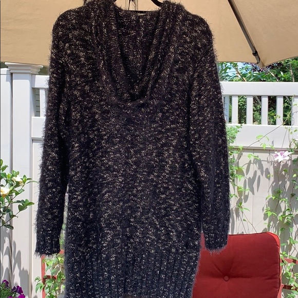 Long hooded cardigan. - Picture 3 of 4